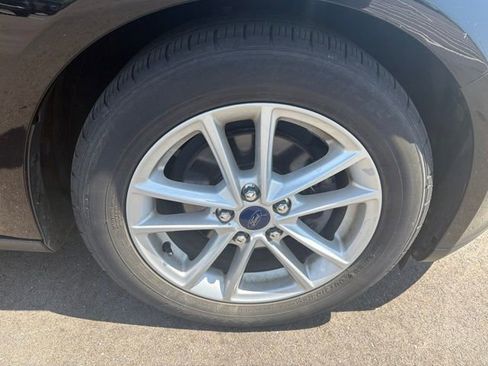 Used 2017 Ford Focus SE FWD image 4
