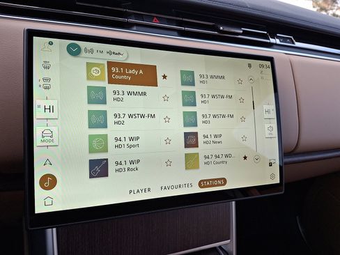 New 2025 Land Rover Range Rover Long Wheelbase SE image 8