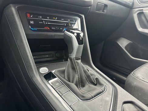 Used 2024 Volkswagen Tiguan SE image 18