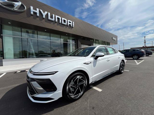 New 2026 Hyundai Sonata SEL FWD image 2