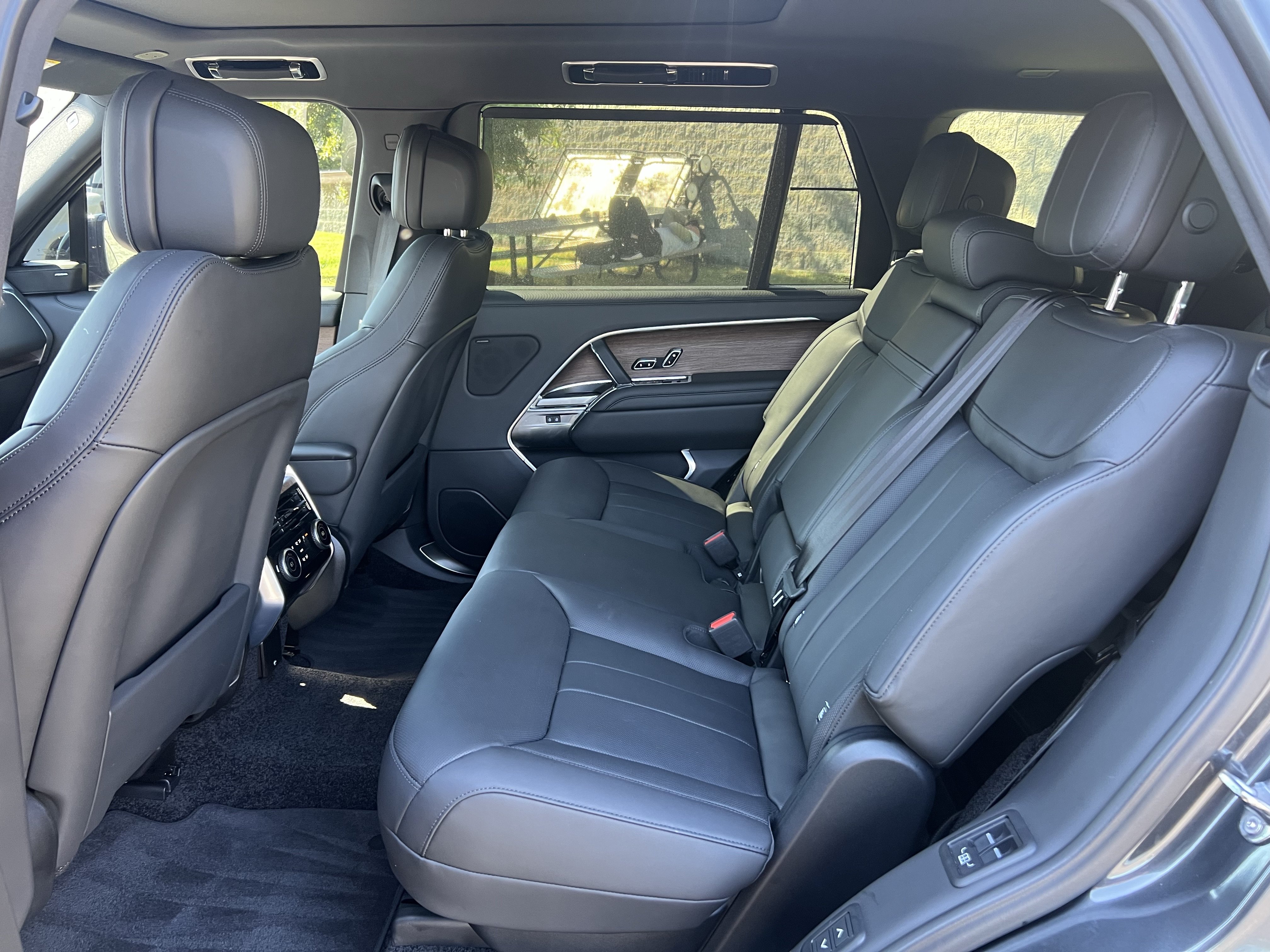 Certified 2024 Land Rover Range Rover Long Wheelbase SE AWD/4WD image 32