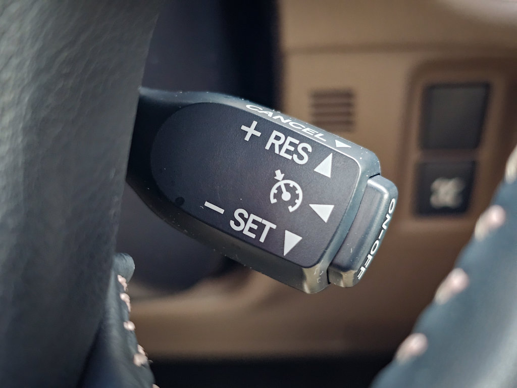Used 2014 Lexus GX 460 w/ Premium Package AWD/4WD image 24