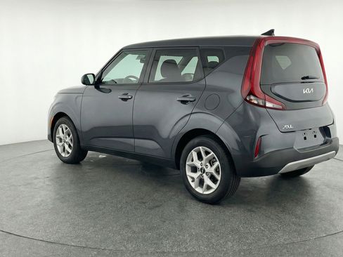 Used 2025 Kia Soul LX w/ LX Technology Package FWD image 6