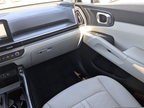 Certified 2025 Kia Sorento S image 20