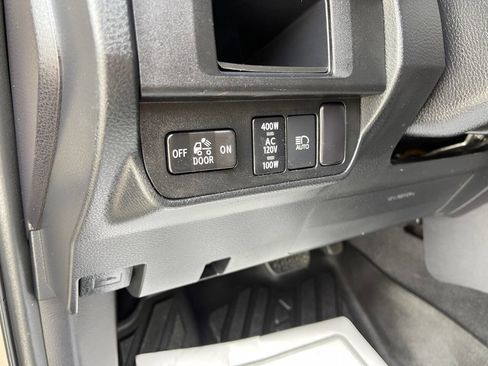 Used 2018 Toyota Tacoma TRD Sport w/ Technology Package AWD/4WD image 19