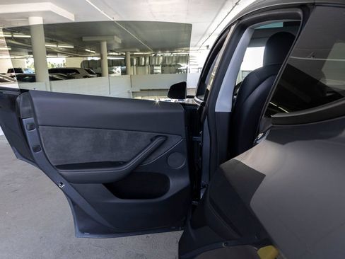 Used 2023 Tesla Model Y Long Range AWD/4WD image 18