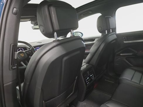 Used 2024 Porsche Cayenne AWD/4WD image 10