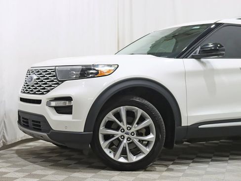 Used 2022 Ford Explorer Platinum w/ Equipment Group 601A AWD/4WD image 2