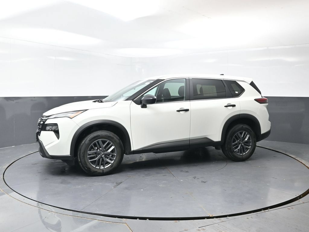 Used 2024 Nissan Rogue S FWD image 9