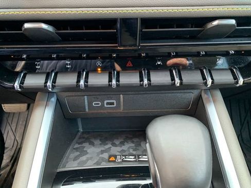 Used 2024 Chevrolet Colorado ZR2 w/ ZR2 Convenience Package III image 24