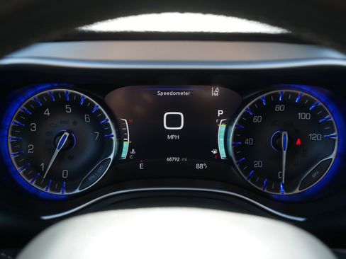 Used 2025 Chrysler Pacifica Limited FWD image 21