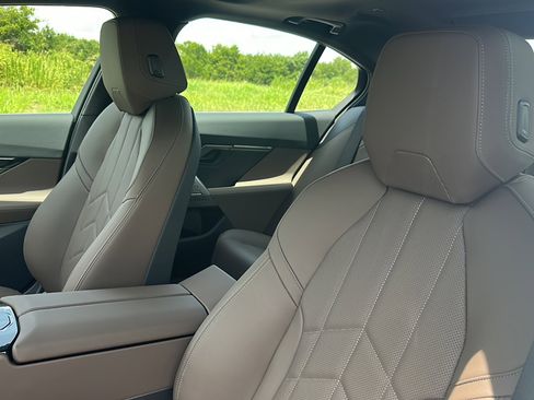 New 2026 BMW i5 eDrive40 image 11