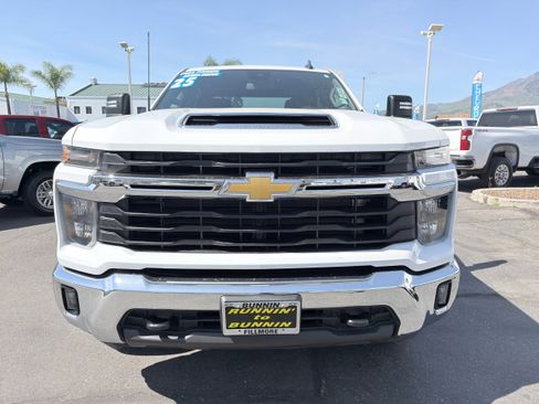 Used 2025 Chevrolet Silverado 2500 LT w/ Convenience Package image 48
