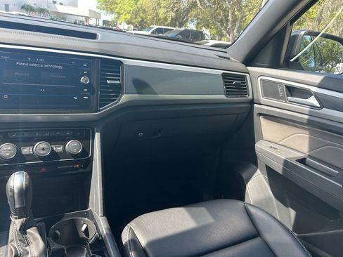 Certified 2023 Volkswagen Atlas Cross Sport SEL R-Line AWD/4WD image 11