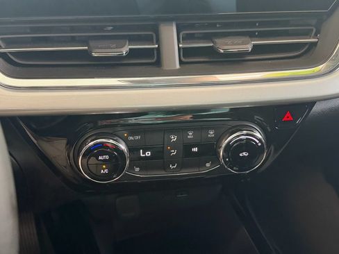 Used 2025 Chevrolet Trax LT w/ Driver Confidence Package FWD image 20