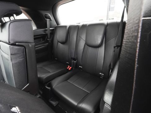 Used 2023 Mercedes-Benz GLB 250 4MATIC w/ Premium Package image 38