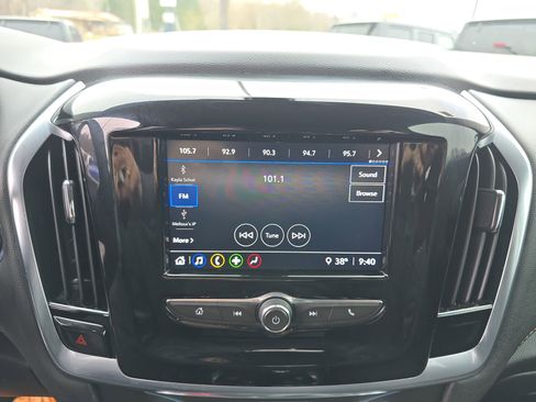 Used 2021 Chevrolet Traverse LS image 27