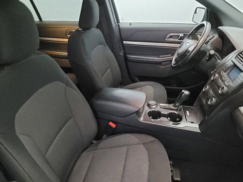 Used 2019 Ford Explorer XLT image 21