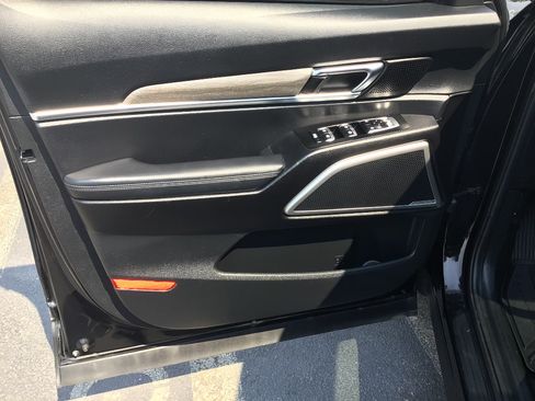Used 2022 Kia Telluride EX w/ Towing Package AWD/4WD image 9