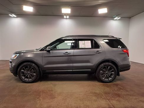Used 2018 Ford Explorer XLT w/ Equipment Group 202A AWD/4WD image 27