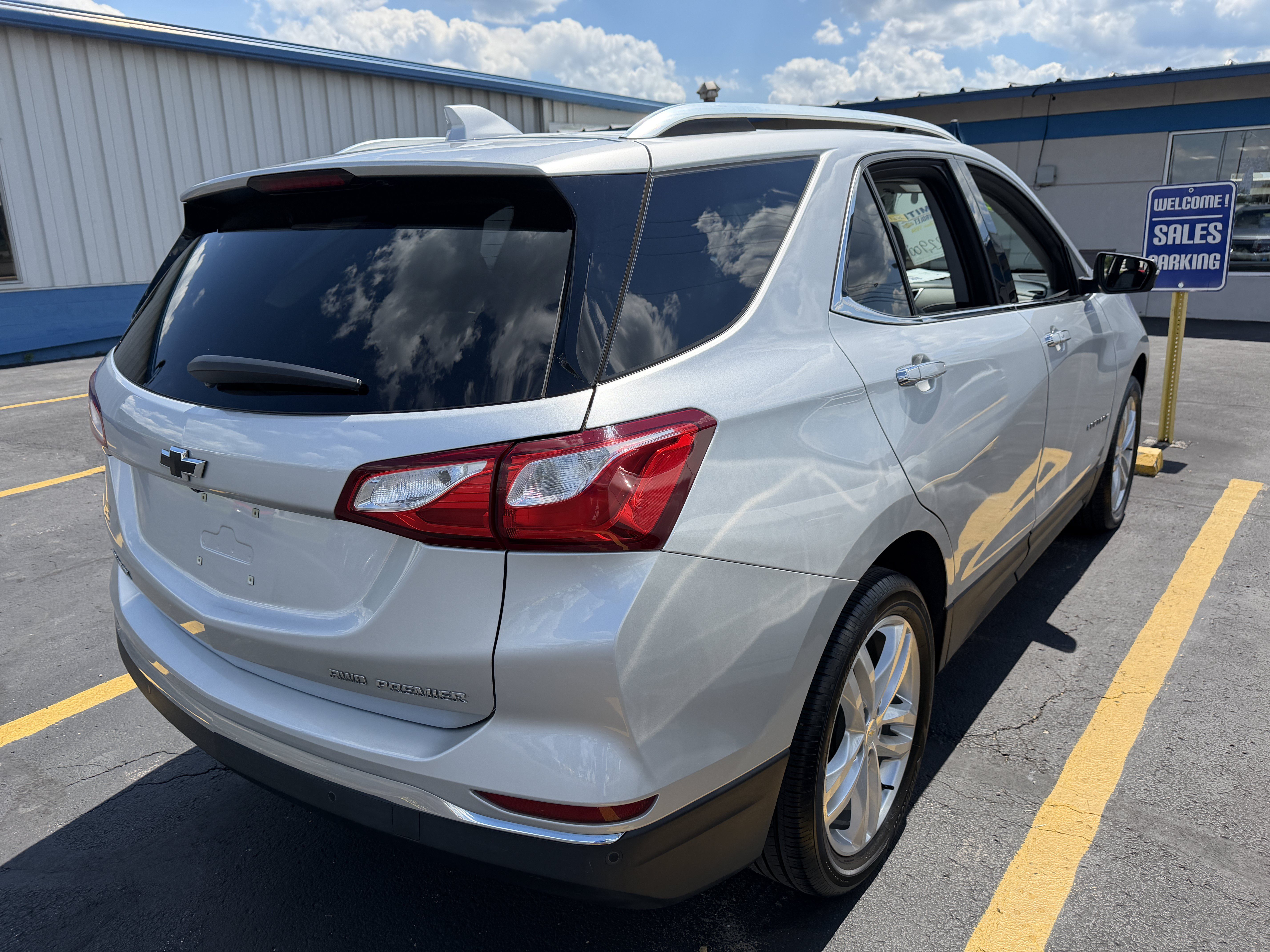 Used 2021 Chevrolet Equinox Premier AWD/4WD image 3