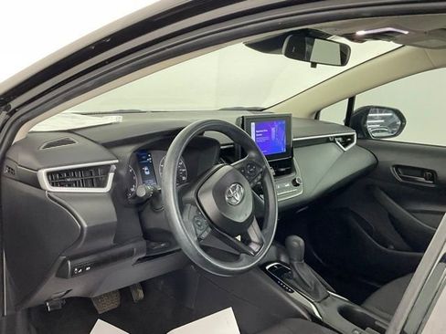 Used 2025 Toyota Corolla LE image 12