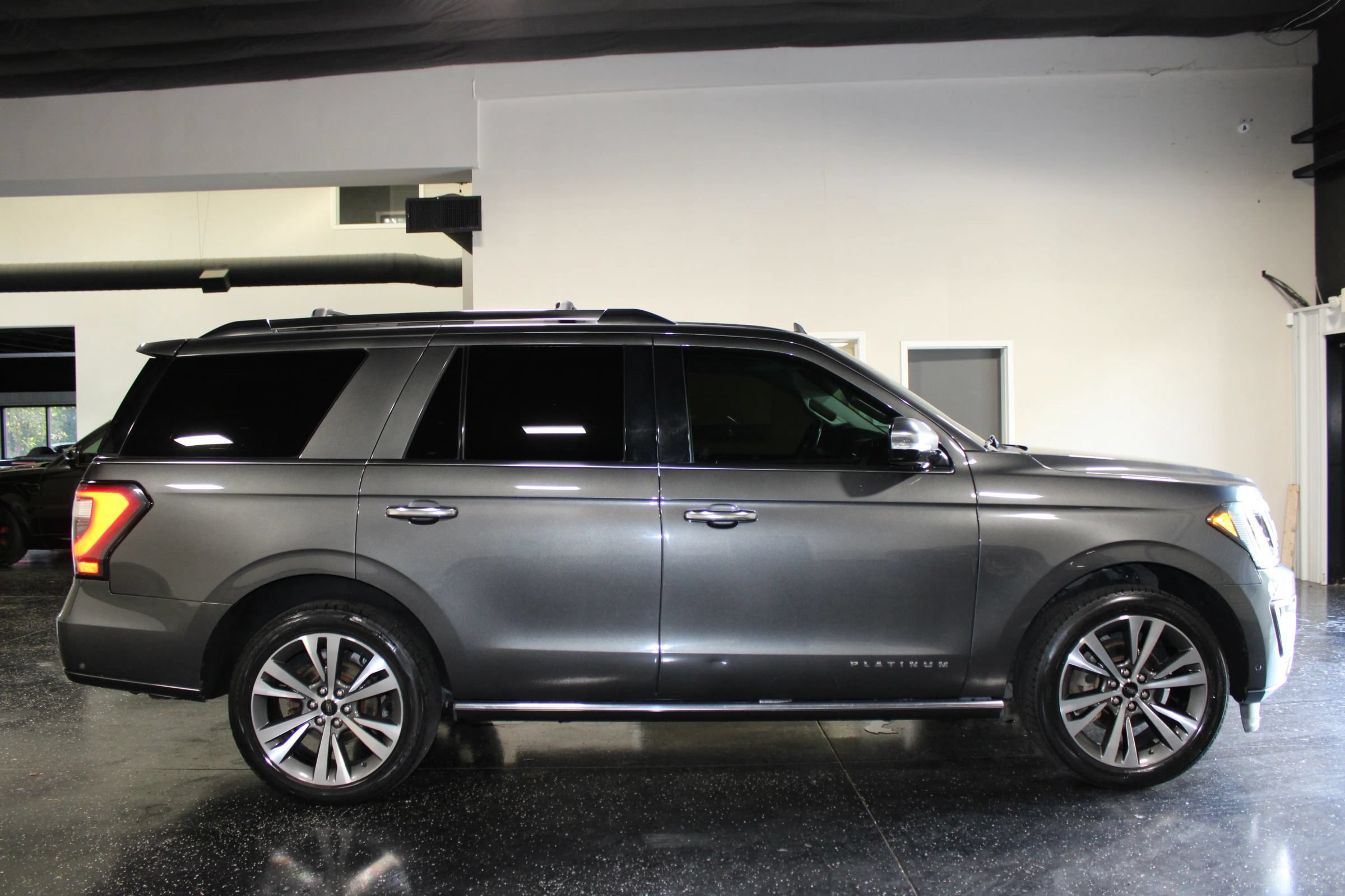 Used 2020 Ford Expedition Platinum RWD image 2