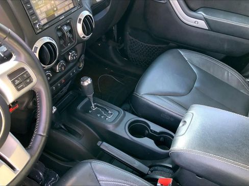 Used 2017 Jeep Wrangler Unlimited Rubicon AWD/4WD image 15