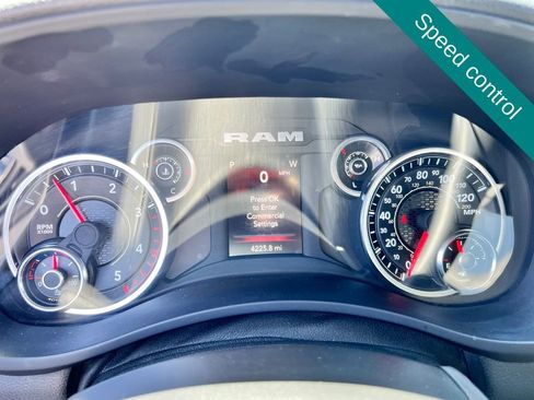 Used 2024 RAM 3500 Tradesman w/ Chrome Appearance Group AWD/4WD image 9