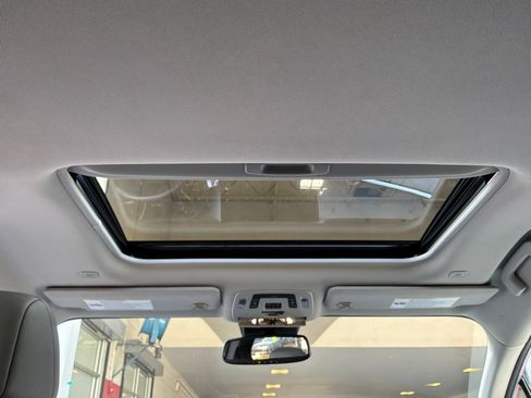 Used 2025 Toyota Sienna XLE FWD image 23