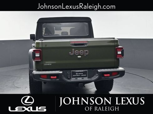 Used 2024 Jeep Gladiator Rubicon w/ Convenience Group AWD/4WD image 8