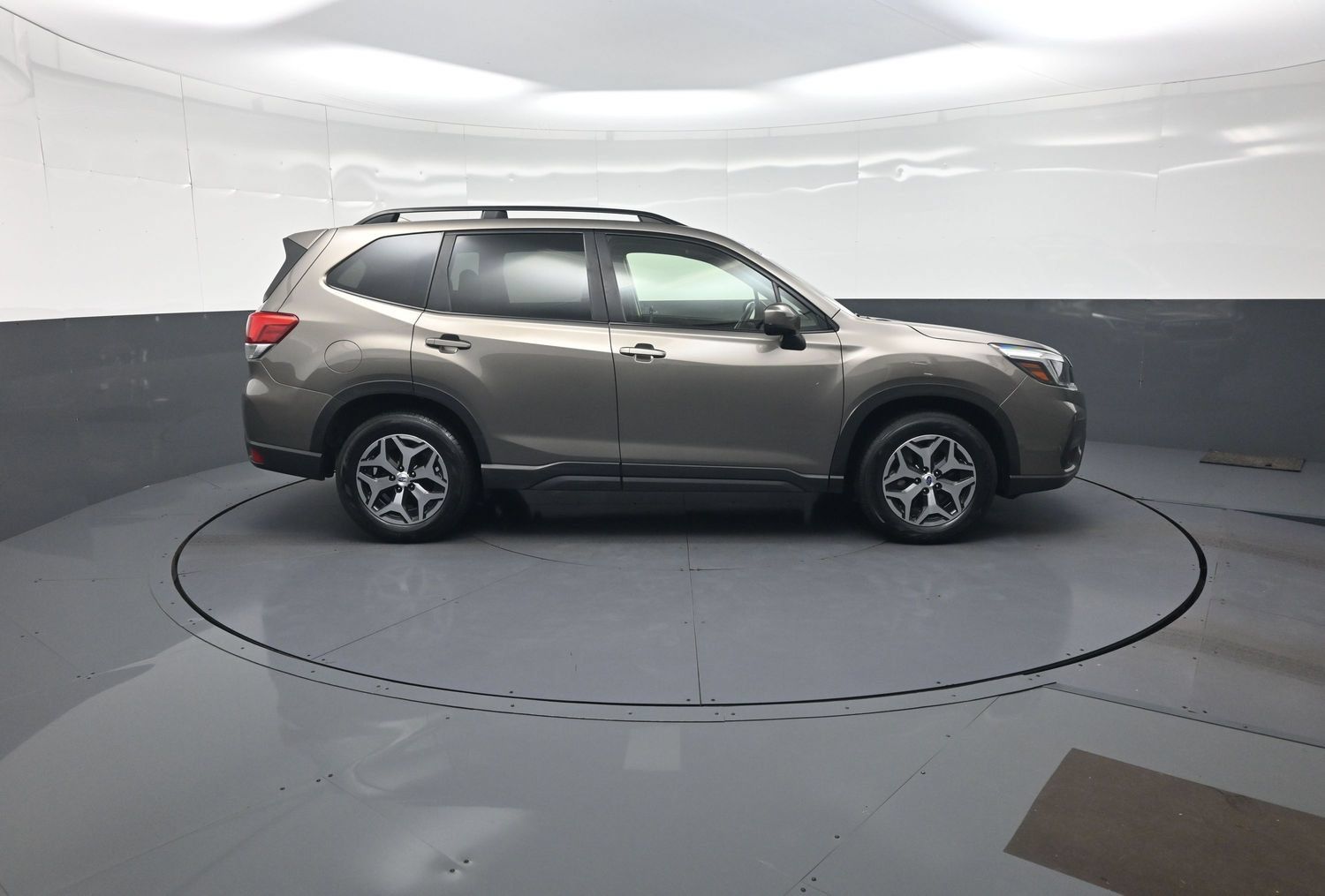 Used 2019 Subaru Forester Premium w/ All-Weather Package AWD/4WD image 2