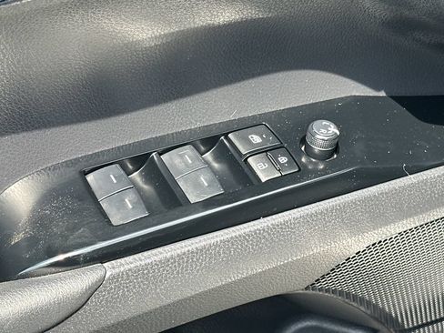 Used 2025 Toyota Camry SE w/ Convenience Package FWD image 18