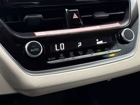 Used 2025 Toyota Corolla LE image 25