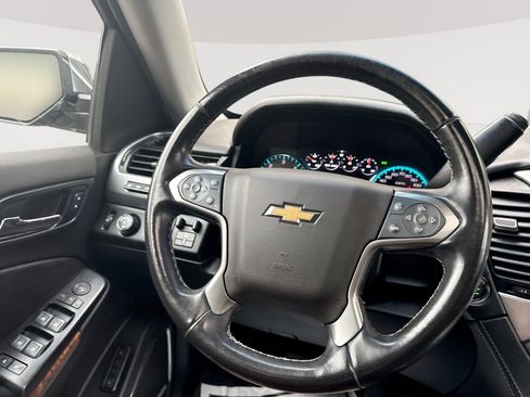 Used 2019 Chevrolet Suburban Premier w/ Premier Plus Edition AWD/4WD image 11