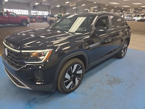 Used 2025 Volkswagen Atlas Cross Sport SE FWD image 14