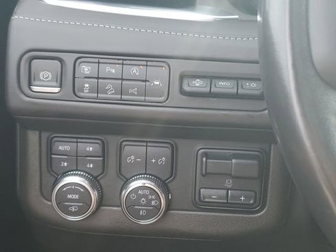 Used 2023 GMC Yukon Denali Ultimate image 17