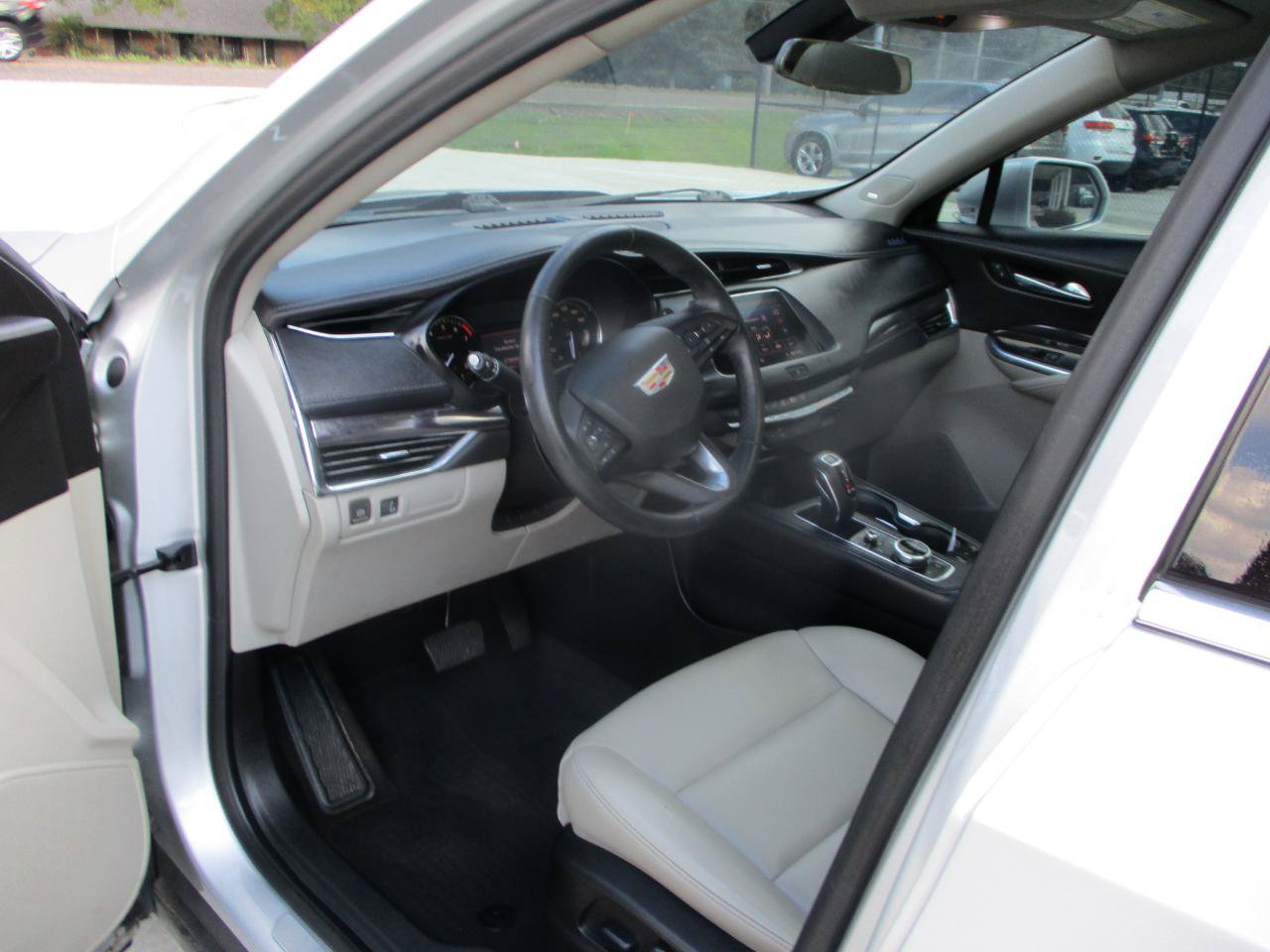Used 2019 Cadillac XT4 Luxury FWD image 13