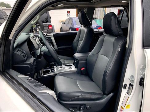 Used 2019 Toyota 4Runner SR5 Premium image 7