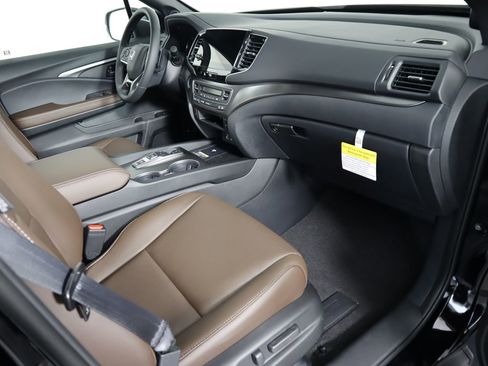 Certified 2025 Honda Passport EX-L image 17