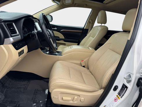 Used 2019 Toyota Highlander Limited w/ Protection Package #3 image 14