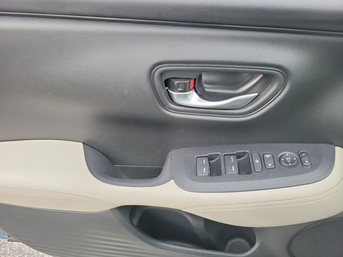 Certified 2025 Honda HR-V LX image 19