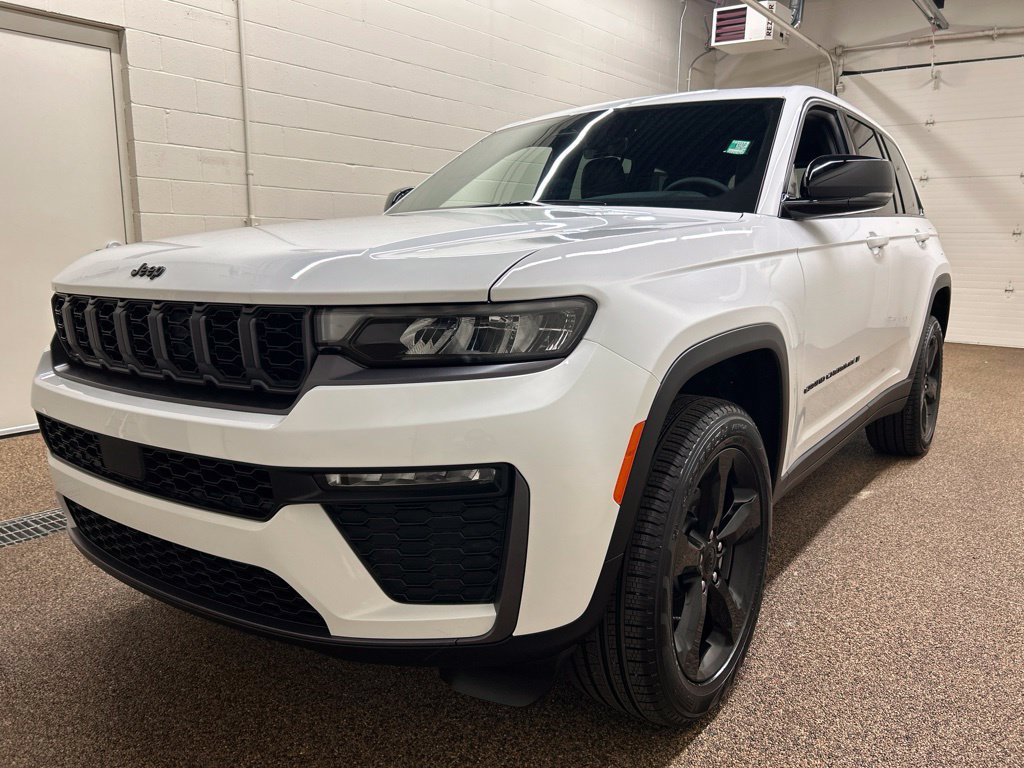 Used 2026 Jeep Grand Cherokee Limited w/ Limited Altitude Package AWD/4WD image 6