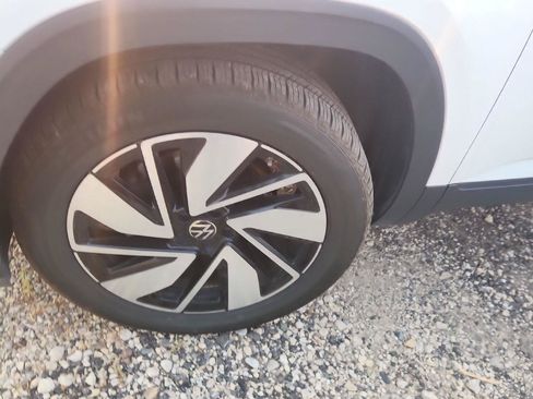Used 2024 Volkswagen Atlas SE AWD/4WD image 9