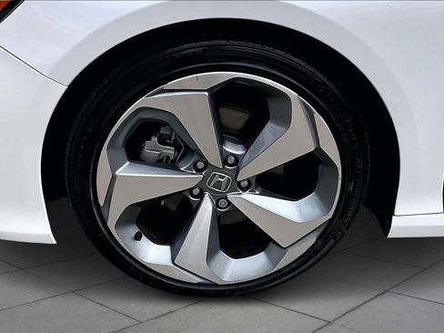 Used 2018 Honda Accord Touring image 10