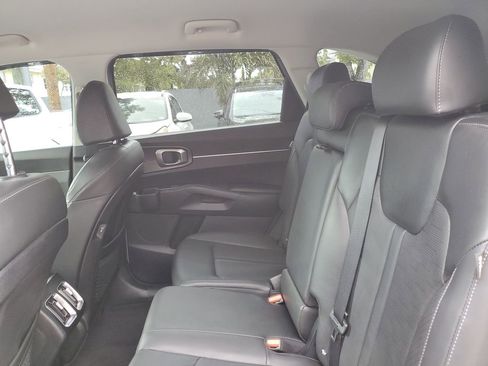 Used 2025 Kia Sorento S FWD image 15