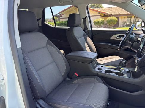 Used 2018 Chevrolet Traverse LT FWD image 15