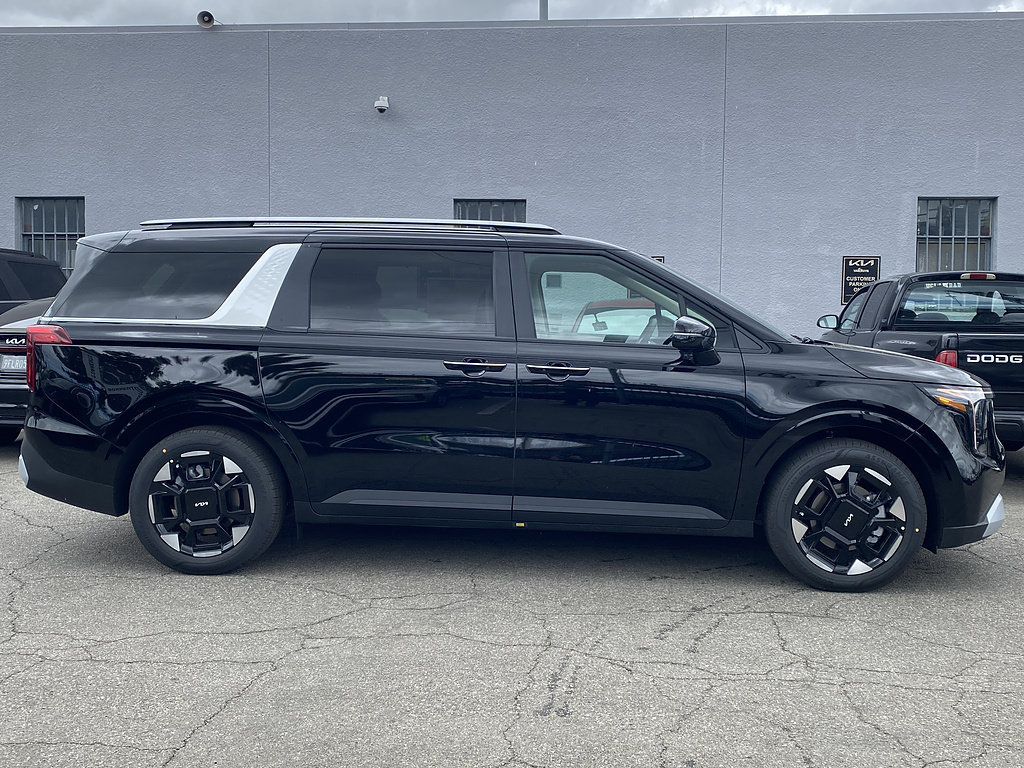 New 2026 Kia Carnival EX FWD image 2