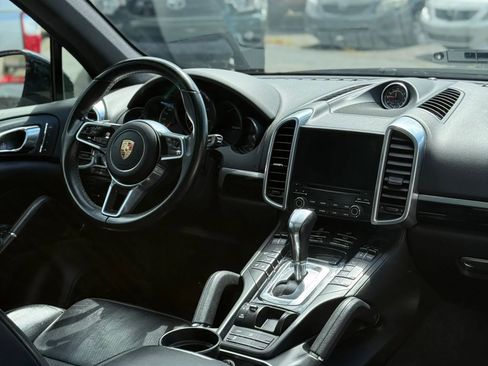 Used 2017 Porsche Cayenne Platinum Edition AWD/4WD image 5