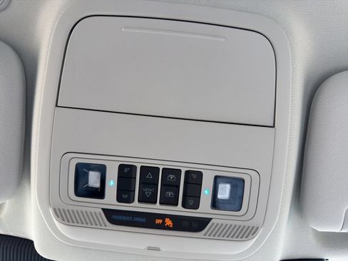 Used 2025 Ford Explorer Platinum w/ Ultimate Package AWD/4WD image 34